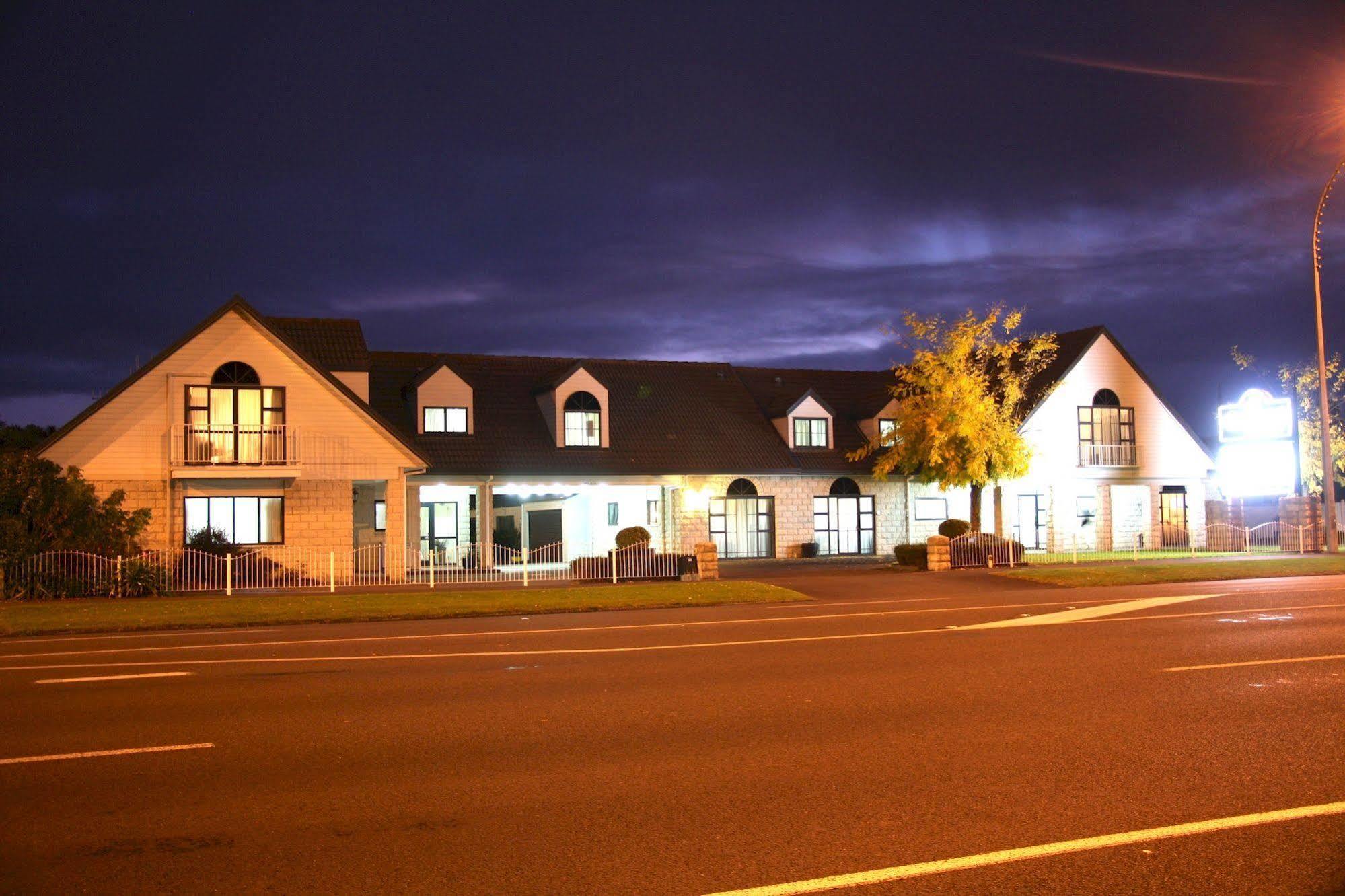Camelot On Ulster Motel Hamilton Eksteriør billede